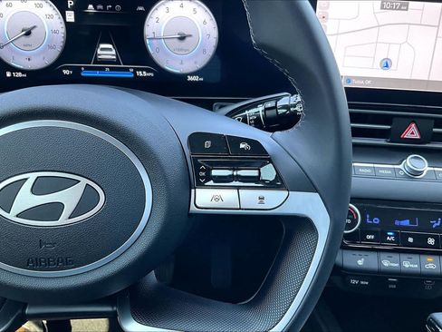 Used 2024 Hyundai Elantra SEL w/ Convenience Package FWD image 24