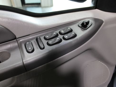 Used 2000 Ford Excursion XLT AWD/4WD image 10