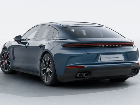 Certified 2025 Porsche Panamera 4S image 3