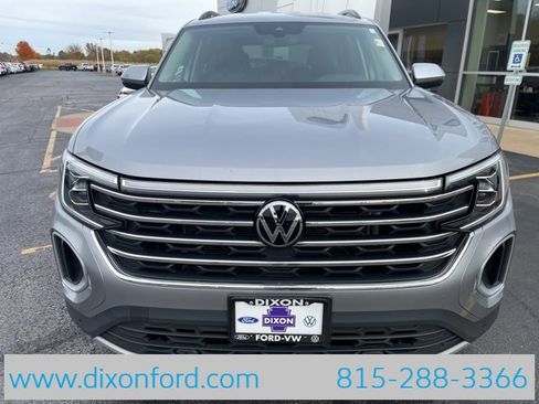 Used 2024 Volkswagen Atlas SE image 2