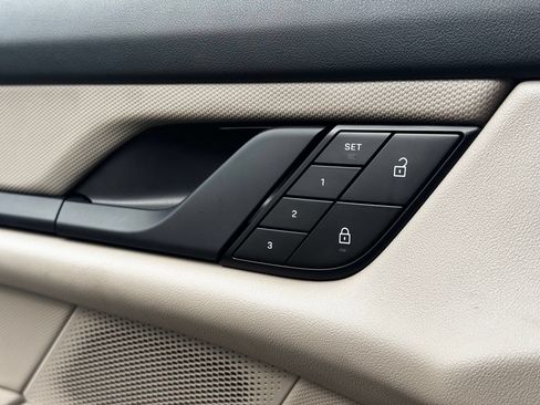 Certified 2022 Porsche Taycan 4S AWD/4WD image 32