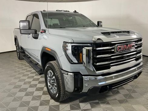 Used 2025 GMC Sierra 2500 SLE w/ SLE Value Package; image 3