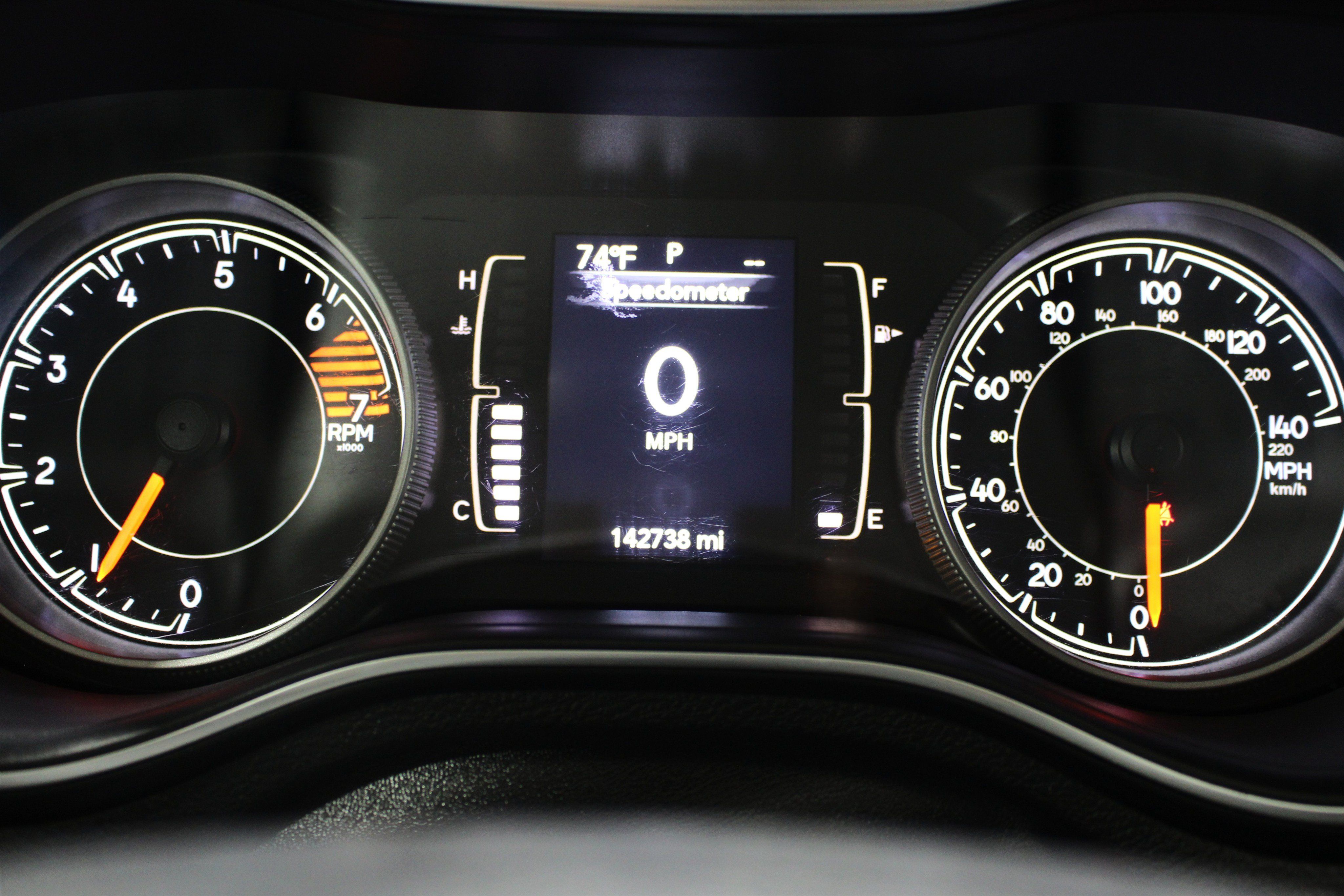 Used 2019 Jeep Cherokee Latitude Plus w/ Cold Weather Group FWD image 11