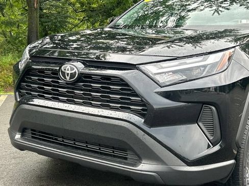 Used 2025 Toyota RAV4 XLE AWD/4WD image 13