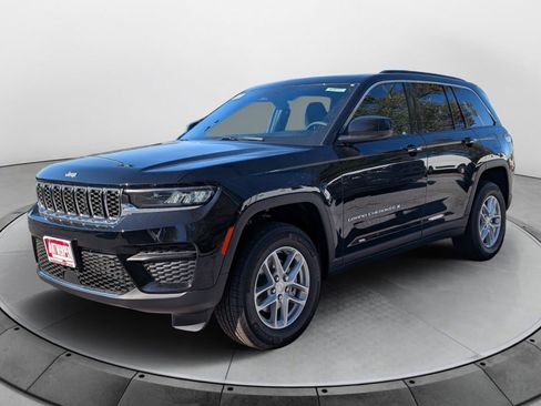 New 2025 Jeep Grand Cherokee Laredo X w/ Luxury Tech Group I AWD/4WD image 6