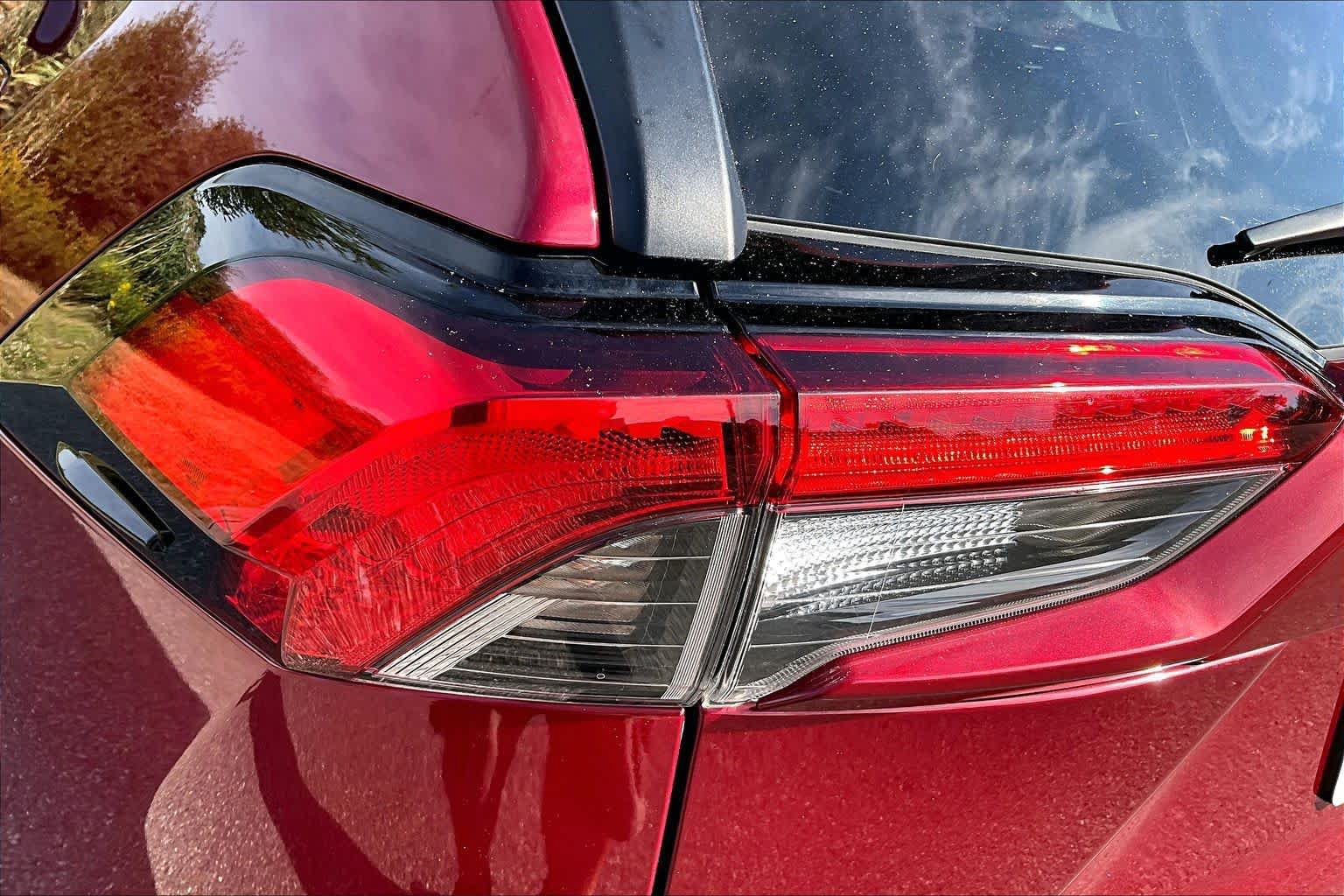 Used 2021 Toyota RAV4 LE AWD/4WD image 28