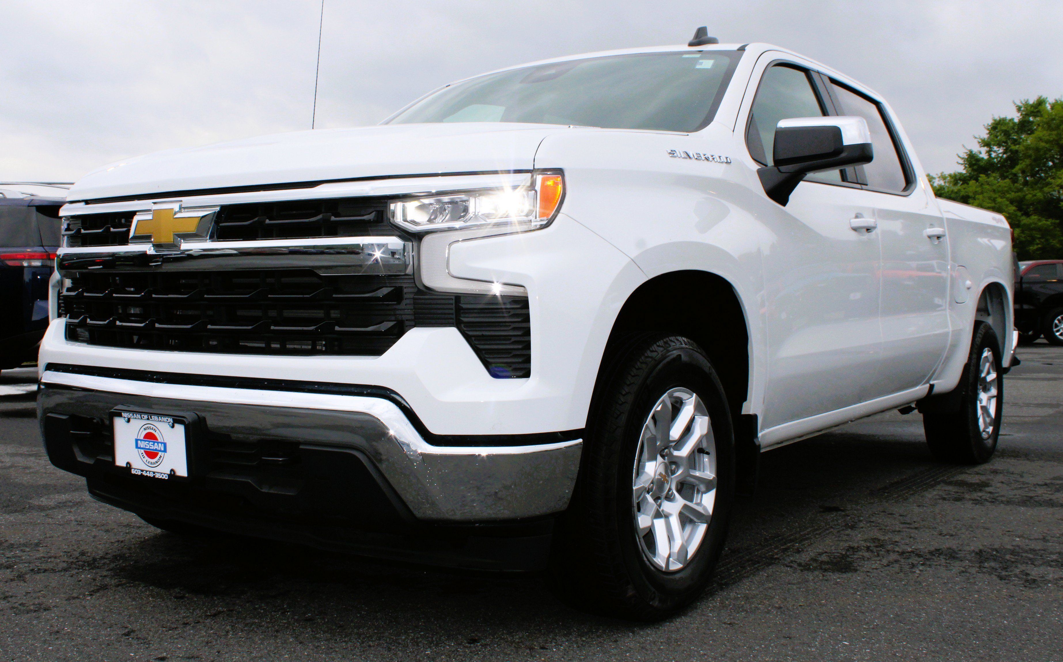 Used 2025 Chevrolet Silverado 1500 LT AWD/4WD image 1