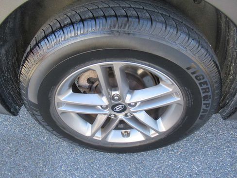 Used 2017 Hyundai Santa Fe Sport w/ 2.4L Tech Package 04 image 12