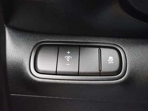 Used 2025 Hyundai Venue SEL FWD image 23