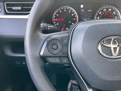 Used 2022 Toyota RAV4 XLE Premium image 24