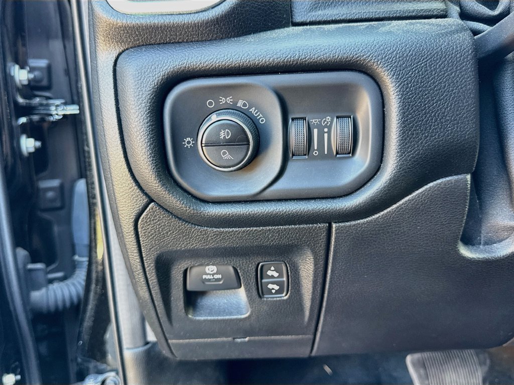 Used 2020 RAM 1500 Laramie AWD/4WD image 13