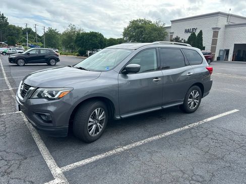 Used 2018 Nissan Pathfinder SL w/ Cargo Package FWD image 5