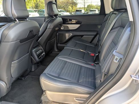 Used 2025 Lincoln Nautilus Reserve image 19