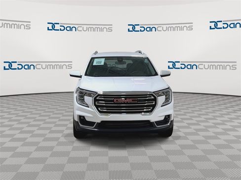 Used 2024 GMC Terrain SLT image 4