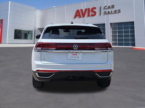 Used 2025 Volkswagen Atlas Cross Sport SE FWD image 5