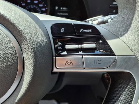 Used 2023 Hyundai Elantra SEL w/ Preferred Accessory Package image 18