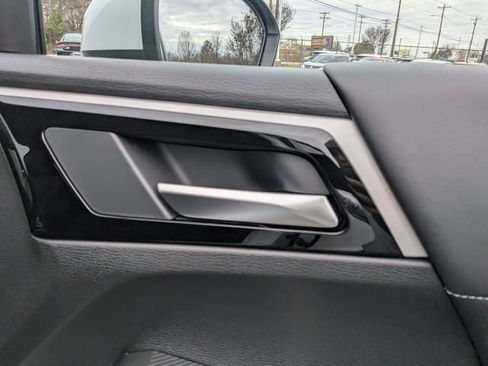 New 2026 Mitsubishi Outlander SE image 32