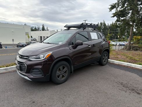 Used 2020 Chevrolet Trax LT w/ Driver Confidence Package AWD/4WD image 2