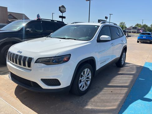 Used 2020 Jeep Cherokee Latitude FWD image 1