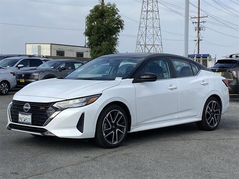 Certified 2025 Nissan Sentra SR image 2