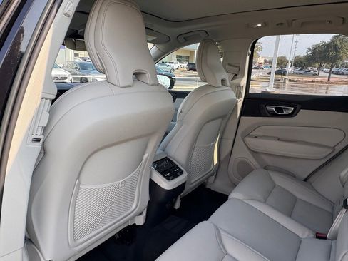 Certified 2023 Volvo XC60 B5 Ultimate w/ Climate Package image 28