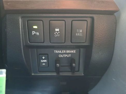 Used 2019 Toyota Tundra Limited w/ Limited Premium Package AWD/4WD image 28