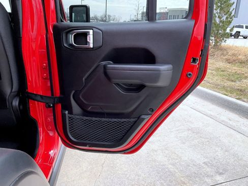 Used 2025 Jeep Wrangler Unlimited Rubicon image 21