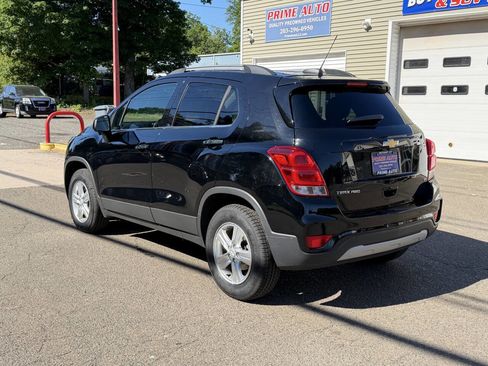 Used 2019 Chevrolet Trax LT w/ LT Convenience Package AWD/4WD image 2