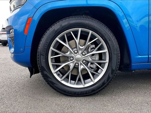 Used 2022 Jeep Grand Cherokee Summit w/ Luxury Tech Group V image 35