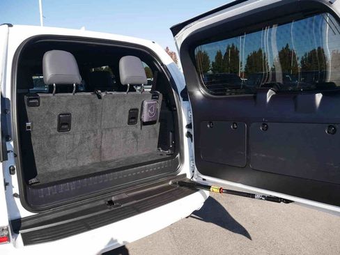 Used 2023 Lexus GX 460 Premium image 9