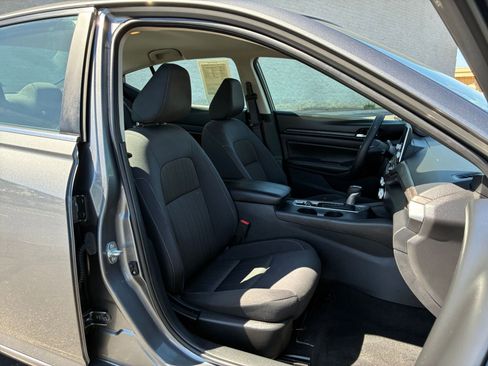 Used 2025 Nissan Altima 2.5 SV image 35