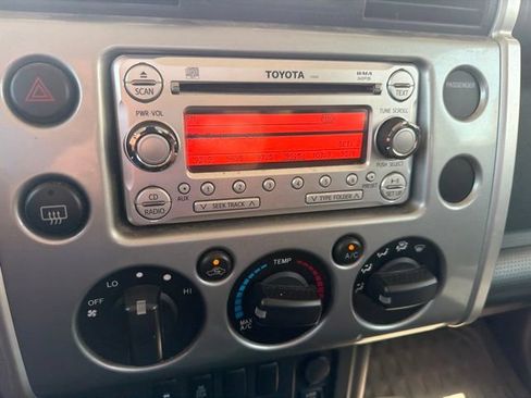 Used 2011 Toyota FJ Cruiser 4WD w/ Convenience Pkg image 11