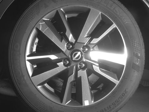 Used 2025 Nissan Versa SV FWD image 14