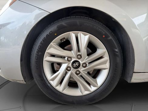 Used 2020 Hyundai Elantra SEL FWD image 22