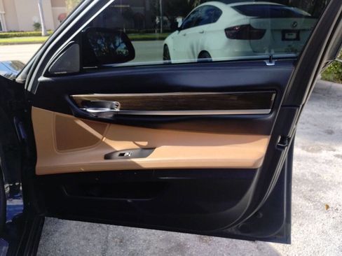 Used 2014 BMW 750i xDrive AWD/4WD image 16