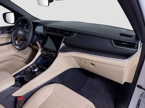 New 2025 Jeep Grand Cherokee Limited image 29