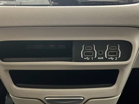 Used 2023 Chrysler Pacifica Touring-L FWD image 31