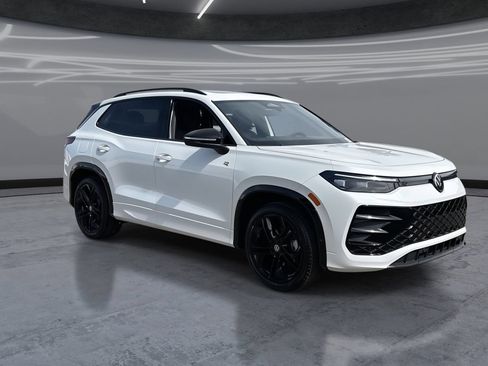 New 2026 Volkswagen Tiguan SE R-Line FWD image 2