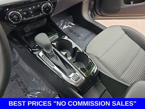 New 2026 Chevrolet Trax LT w/ Sunroof Package FWD image 23
