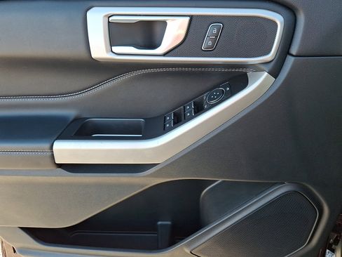 Certified 2022 Ford Explorer XLT w/ Equipment Group 202A image 12