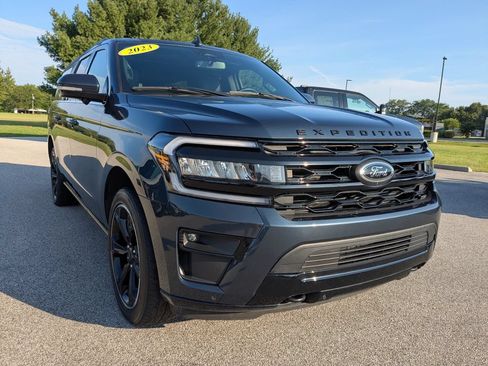 Used 2023 Ford Expedition Max Limited AWD/4WD image 3