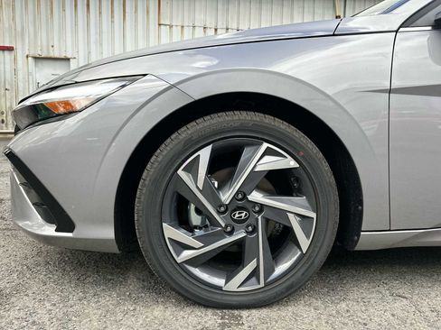New 2025 Hyundai Elantra Limited image 19
