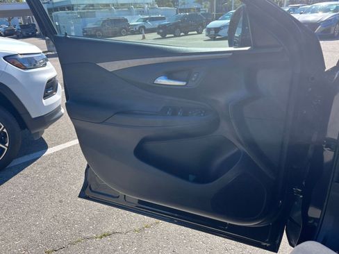 Used 2025 Buick Envista Sport Touring image 18