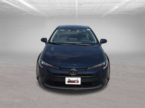 Used 2025 Toyota Corolla LE FWD image 9