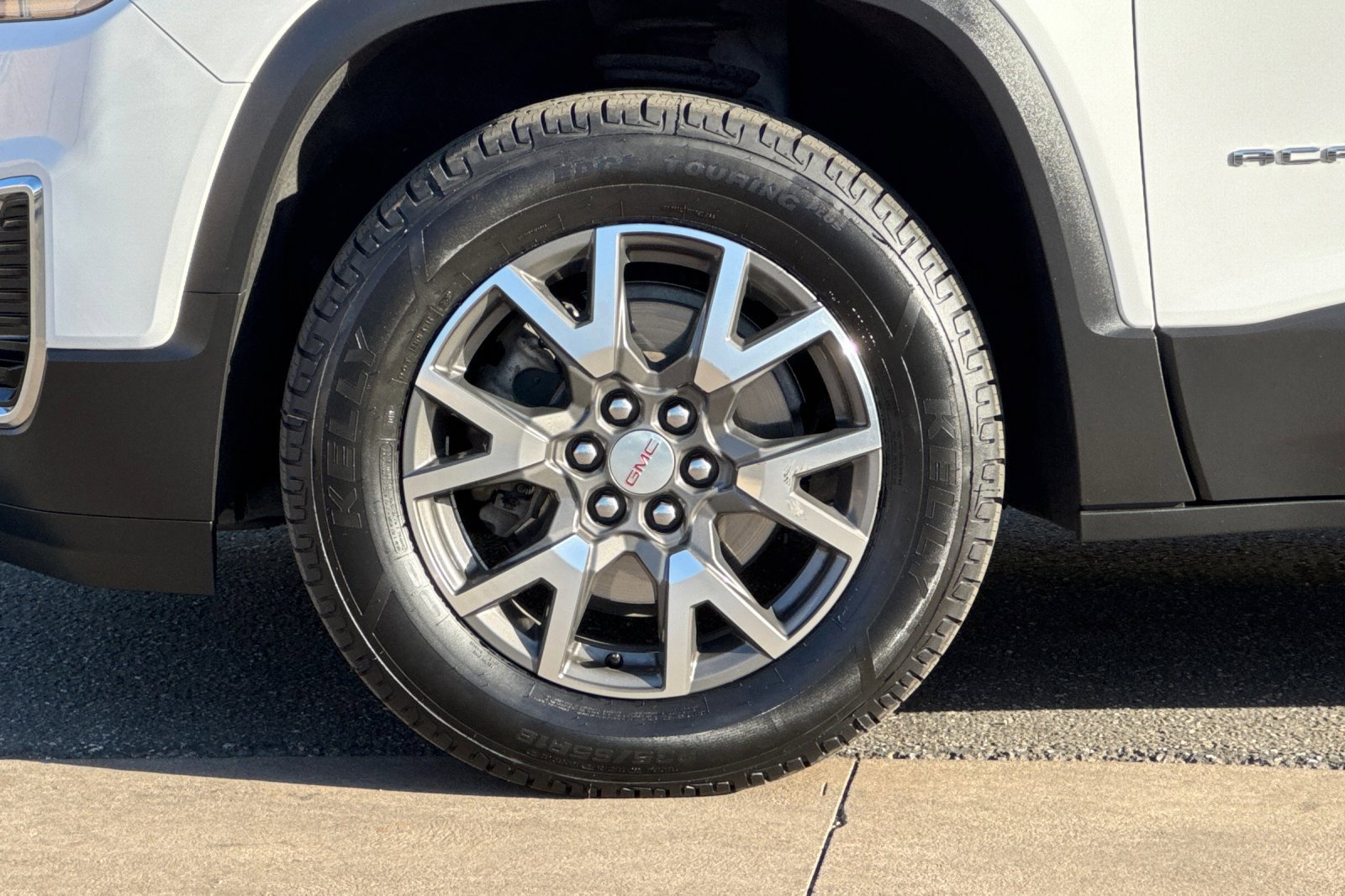 Certified 2023 GMC Acadia SLE w/ LPO, Cargo Package FWD image 28