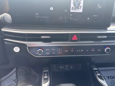 Used 2025 Kia Sorento S FWD image 18
