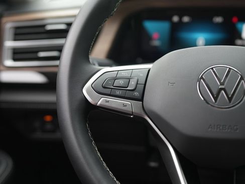 Used 2025 Volkswagen Atlas SE AWD/4WD image 18