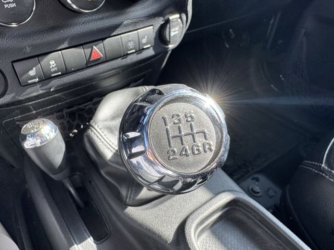 Used 2015 Jeep Wrangler Unlimited Sahara AWD/4WD image 28