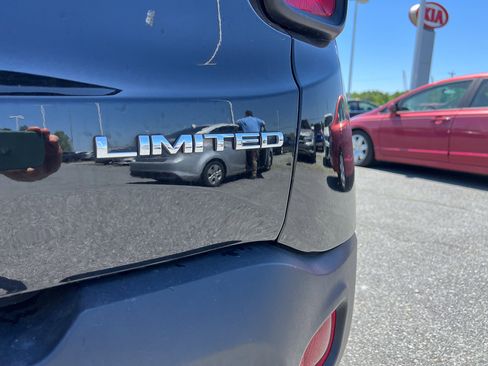 Used 2022 Jeep Renegade Limited AWD/4WD image 5