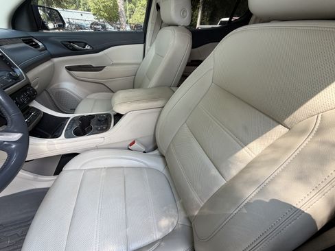 Used 2021 GMC Acadia Denali w/ Denali Technology Package FWD image 16